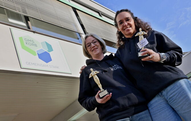 Katharina Schneider (links) und Silke Schuster (rechts) sind vom Land Baden-Württemberg für ihre Leistungen als Elternbeiratsvor