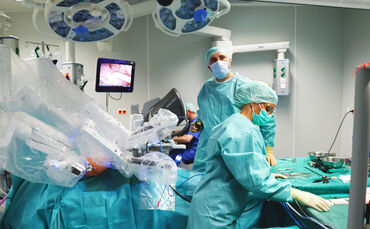 Diagnose Lungenkrebs? Dr. Aleksandar Yankulov, Leitender Arzt Thoraxchirurgie, operiert mit seinem Team – wenn möglich – minimal