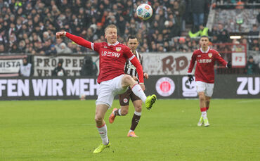 Chris Führich verursachte den Elfmeter zum 2:0 für St. Pauli.