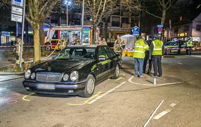 Junger Autofahrer fährt Fußgängerin tot