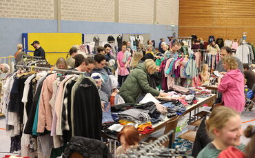 Das "Dämmershopping" lockte zahlreiche Besucherinnen und Besucher in die Justinus-Kerner-Halle.