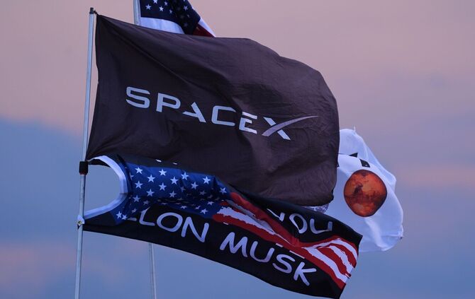 SpaceX konzentriert sich darauf, eine Stadt auf dem Mond zu bauen