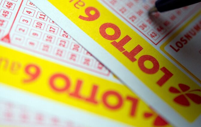 Ein Lotto-Gewinner oder eine -Gewinnerin kann sich über einen Millionenbetrag freuen. (Archivbild)