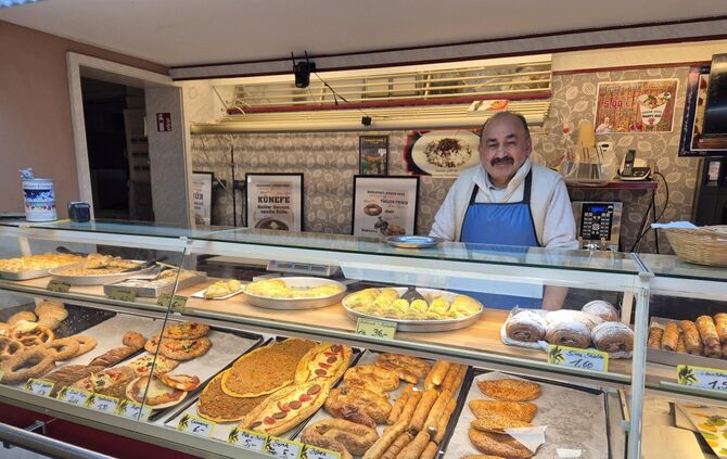 "Baklavaci Hasan Usta": Der Bäcker in seiner Bäckerei in der Vorstadtstraße 26.