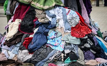 Entsorgte Kleidung
