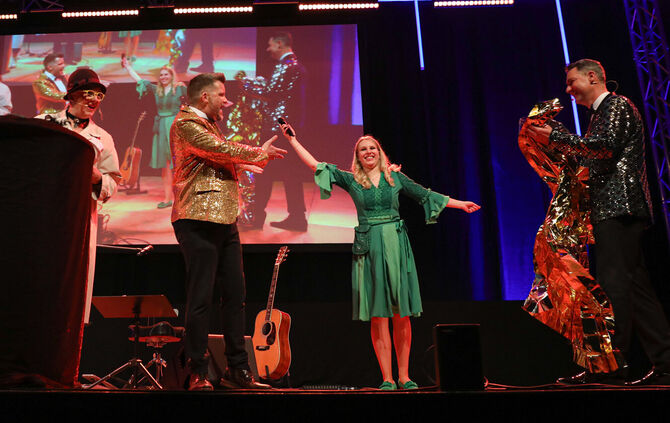 Bürgermeister Holger Niederberger und Landrat Dr. Richard Sigel haben für die Gala zur Eröffnung der Winterkulturtage ins obere