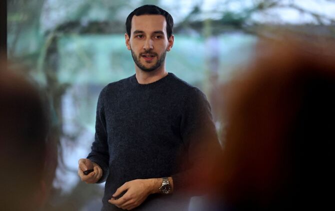 Dennis Folk (Archivfoto) war bis Anfang Januar 2026 Leiter des Stadtplanungsamts in Weinstadt - und dafür bekannt, dass er auch