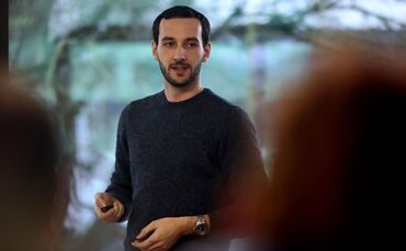 Dennis Folk (Archivfoto) war bis Anfang Januar 2026 Leiter des Stadtplanungsamts in Weinstadt - und dafür bekannt, dass er auch 