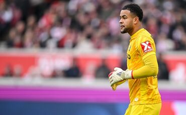 Noah Atubolu muss im DFB-Pokal von der Reservebank aus zusehen. (Archivbild)