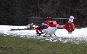 Laut Polizei hat sich die verletzte Person das Bein gebrochen.