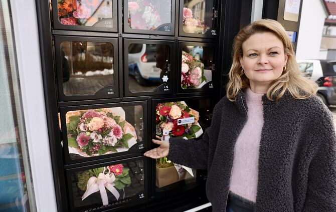 Kristin Baur vor ihrem "Blumo" in Welzheim.