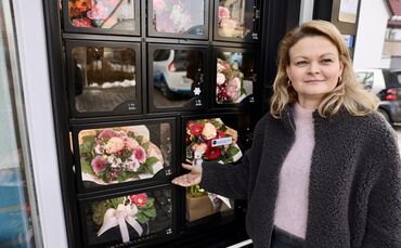 Kristin Baur vor ihrem "Blumo" in Welzheim.