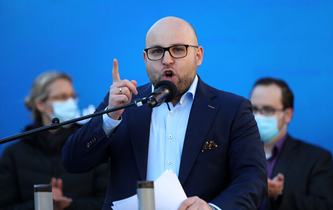 AfD-Spitzenkandidat Markus Frohnmaier, hier während einer AfD-Veranstaltung in Schorndorf zu Corona-Zeiten.