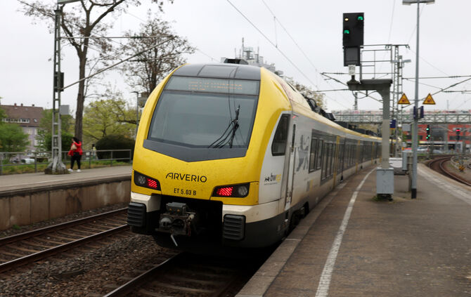 Eine Zugbegleiterin ist in einem Zug von Averio angegriffen worden (Symbolfoto).