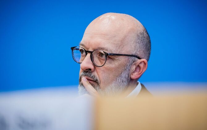 Führende Wirtschaftsinstitute stellen neue Konjunkturprognose vo