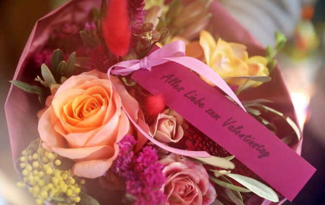 Blumen zum Valentinstag - ein Klassiker. (Archivfoto)