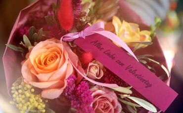 Blumen zum Valentinstag - ein Klassiker. (Archivfoto)