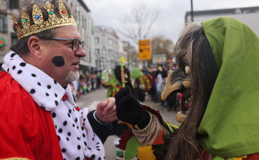 Hexen und Majestäten auf Augenhöhe: Der Faschingsumzug 2025.
