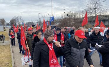 Die Beschäftigten des Mahle-Werks in Fellbach protestierten gegen die geplante Zerschlagung des Standorts.