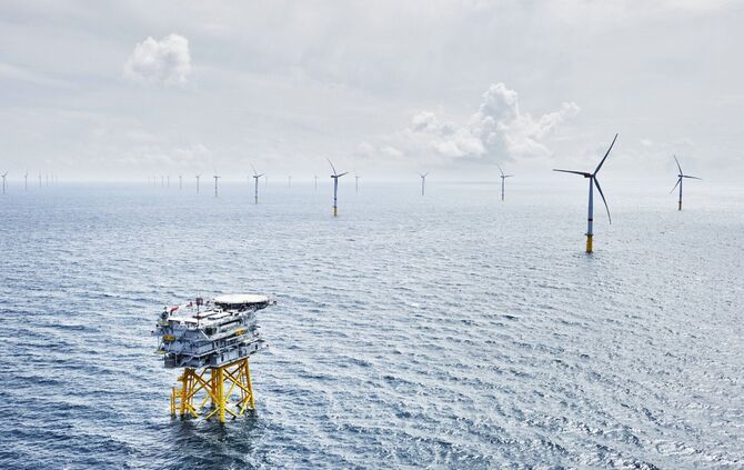 Windräder auf dem Meer (Symbolbild).