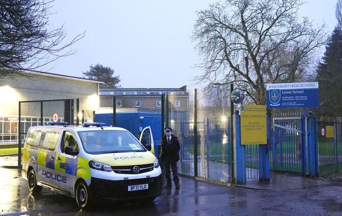 Zwei Teenager an Londoner Schule niedergestochen