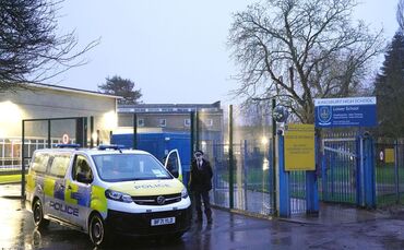 Zwei Teenager an Londoner Schule niedergestochen