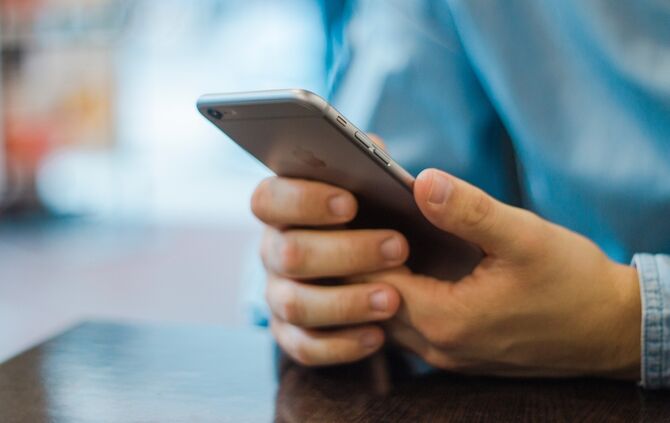 Wie viele Mobiltelefone gestohlen worden ist, ist noch unklar (Symbolfoto).