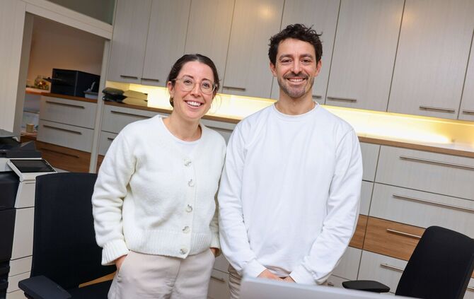 Sina Aigeldinger-Jordon und Martin Antonio Schäufele führen seit 2023 gemeinsam ihre Praxis am Bahnhofsplatz 1 in Winterbach.