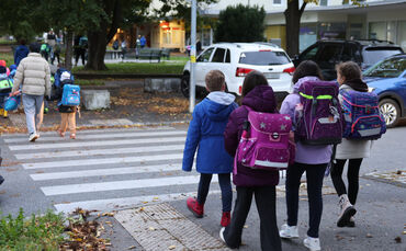 Darf mein Kind allein zur Schule laufen? Das liegt im Ermessen der Eltern. (Symbolfoto).