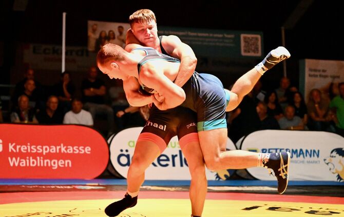 Alexej Nagorniy (rote Hose) bei einem Oberliga-Kampf für den SC Korb.