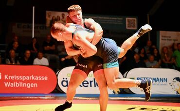 Alexej Nagorniy (rote Hose) bei einem Oberliga-Kampf für den SC Korb.