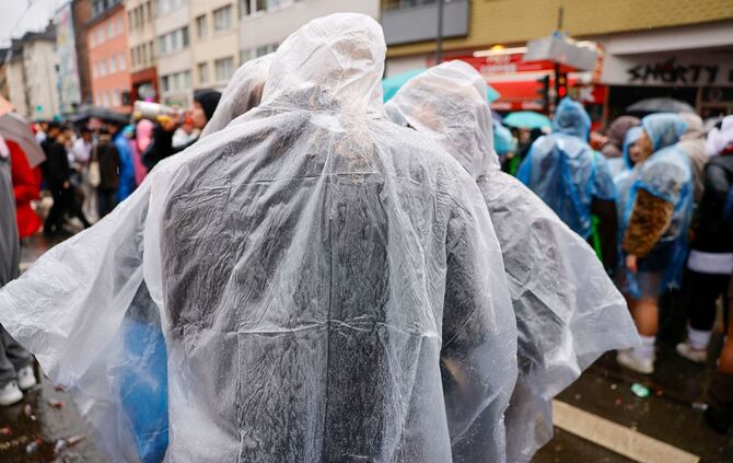 Erst Regen, dann womöglich noch Schnee und Eis - so lautet die Wettervorhersage für den bevorstehenden Höhepunkt des Karnevals.