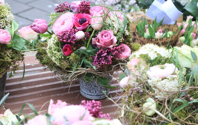 Samstag ist Valentinstag - und Wochenmarkt in Winnenden. Die Blumen-Auswahl ist also schon mal groß.