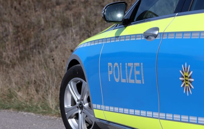 Der Pkw parkte im Neumühleweg in Urbach (Symbolfoto).