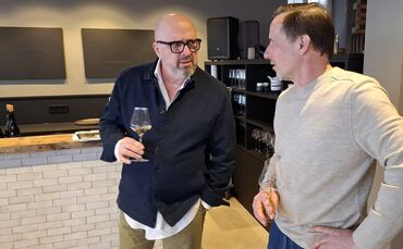 Gut? Gut! Harald Scholl, Chefredakteur des Weinmaginzins Vinum (links), mit Markus Heid vom gleichnamigen Fellbacher Weingut bei