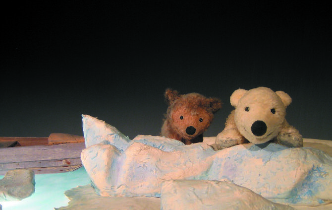 Das Figurentheater Phoenix präsentiert „Der kleine Eisbär" im Rathaus Kaisersbach.