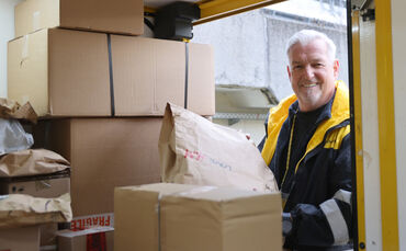 Roland Hirsch liefert in Großheppach und Gundelsbach Briefe und Pakete aus.