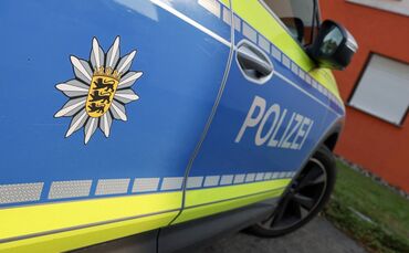 Die Polizei ermittelt zum Unfallhergang (Symbolfoto).