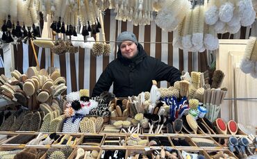 Sathya Geiger in seinem Stand auf dem Krämermarkt in Winnenden: „Wir merken schon einen leichten Rückgang.“