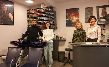 Aysegül Avkiran (rechts) hat den Salon in der Hetzelgasse 11 von Elisabeth Kusch, die in Schorndorf unter dem Namen "Lissy" beka