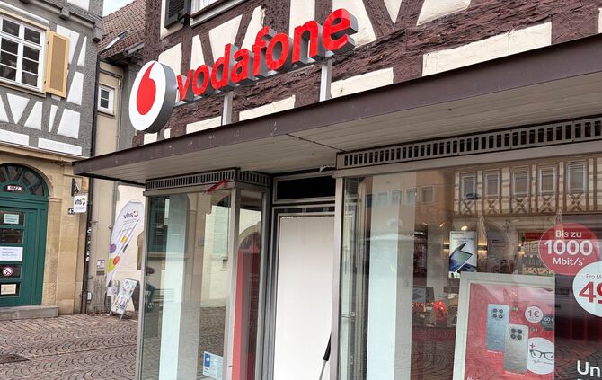 Die provisorisch gesicherte Eingangstür.