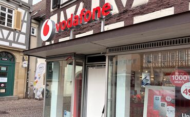 Die provisorisch gesicherte Eingangstür.