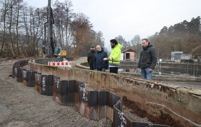 Klärwärter Alexander Schick, Planer Daniel Mignat, Bauamtsleiter Reiner Rabenstein und Bauamtsmitarbeiter Jürgen Hillmann (v.l.)
