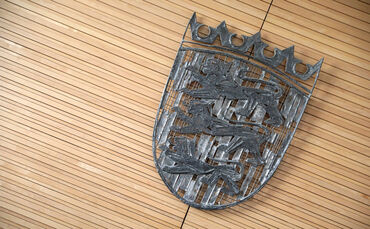 Ein Nachbarschaftsstreit endet vor Gericht.