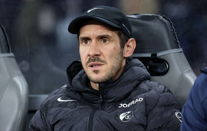 Dieses Mal kein Platz auf der Bank: Freiburgs Trainer Schuster ist in Hoffenheim gesperrt.