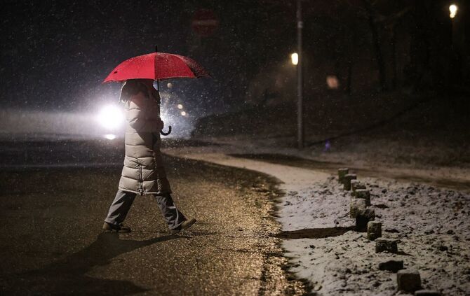 Am Wochenende wird es im Südwesten wieder ungemütlich: Erst regnet es, dann kommt Schnee dazu. (Archivbild)