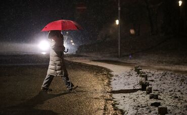 Am Wochenende wird es im Südwesten wieder ungemütlich: Erst regnet es, dann kommt Schnee dazu. (Archivbild)