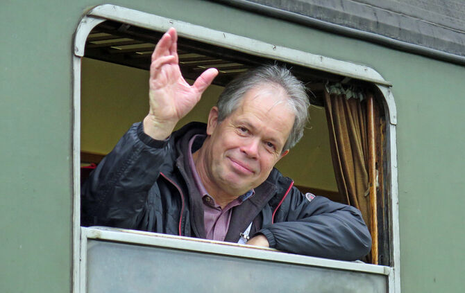 Johannes Friz in seinem Element: der Eisenbahn. Der engagierte Ehrenamtler erhielt nun die Ehrennadel des Landes Baden-Württembe