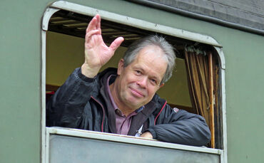 Johannes Friz in seinem Element: der Eisenbahn. Der engagierte Ehrenamtler erhielt nun die Ehrennadel des Landes Baden-Württembe