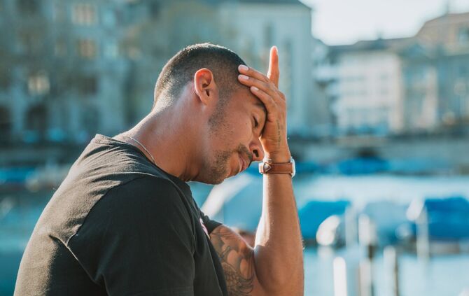 Stille Entzündungen sind schwer zu erkennen. Ständige Erschöpfung kann ein Symptom sein. (Symbolbild)